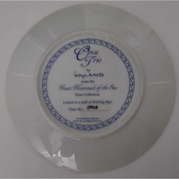 Vintage 1991 Hamilton Collection Plate "Orca Trio" Blue Golden Trim - Picture 2 of 2